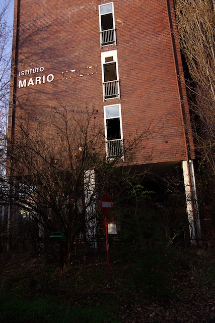 L'abbandono dell'ex Istituto Mario Negri 